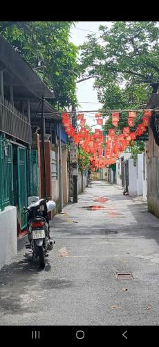 BÁN NHÀ 3 TỶ 300 TRIỆU, NGÕ Ô TÔ ĐỖ NGÀY ĐÊM TRƯỚC CỬA TRẦN HUY LIỆU , 53 M2 x 3 TẦNG