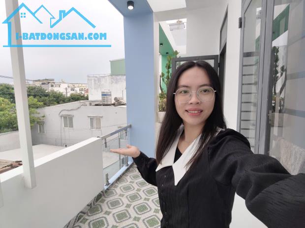 Nhà 3 tầng BTCT sát mặt tiền đường Kênh Tân Hoá, Tân Phú
