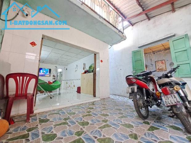 [H2891*] Nhà 2 tầng nở bụng 8m sát Chợ Hóc Môn – Giá 2.x tỷ