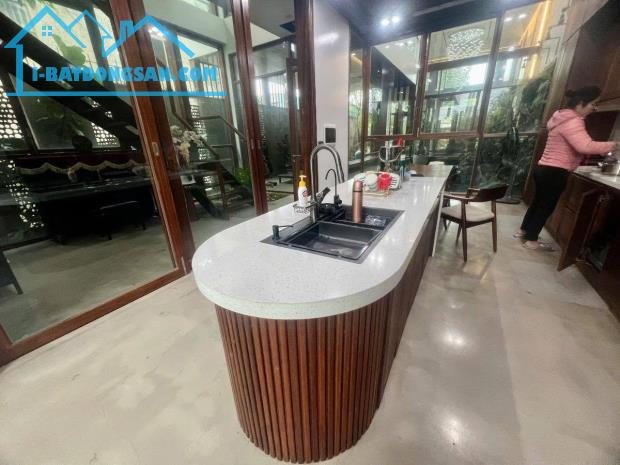 Ngọc Thụy – Biệt Thự Mặt Phố Sân Vườn 581/757M², 3 Tầng, MT 17M, Lô Góc 2 Mặt Tiền, 98 Tỷ