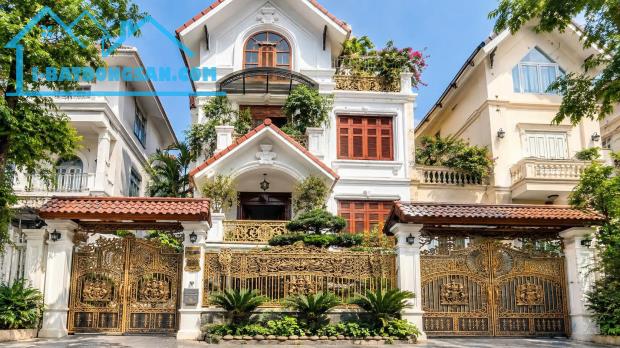 Chị Lan MB bán Gấp biệt thự KĐT Văn Phú gần công viên Hà Đông 220m2 chỉ 3x tỷ. 0989626116