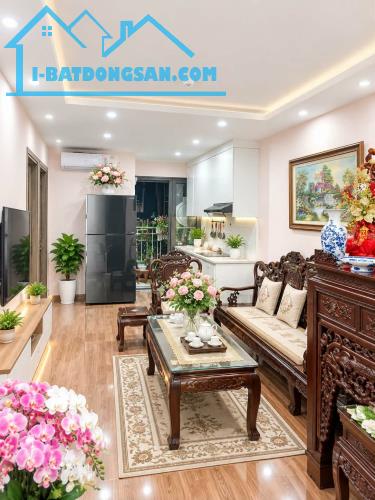 NHANH CÒN KỊP NHÀ VÕNG THỊ TT TÂY HỒ GIÁP RANH CẦU GIẤY NỘI THẤT HỊN 52M X 1 TẦNG 3,87 TỶ.