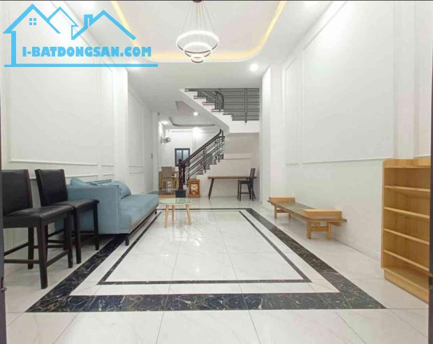 Bán nhà bên sông Phạm Văn Đồng ngay Gigamall, 4 tầng 4PN, 20m ra đường 30m, giá 10.3 tỷ