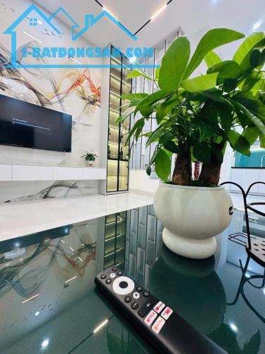 Cầu Giấy – 38/50M², 4 Tầng, MT 4.5M, 6PN, Gần Phố, Ngõ Thoáng, 10.8 Tỷ