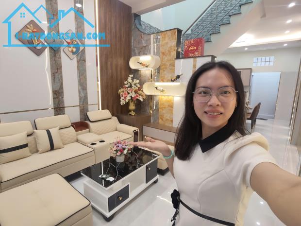 Ngay chợ Tân Hương, nhà 75m² full nội thất chỉ 6Đ lớn