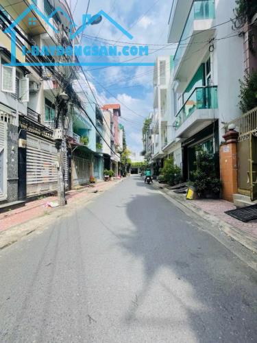 HẺM XE TẢI NGUYỄN XÍ - 126M² – 7 PHÒNG KHÁCH SẠN – DÒNG TIỀN 33TR/THÁNG - 18.x TỶ