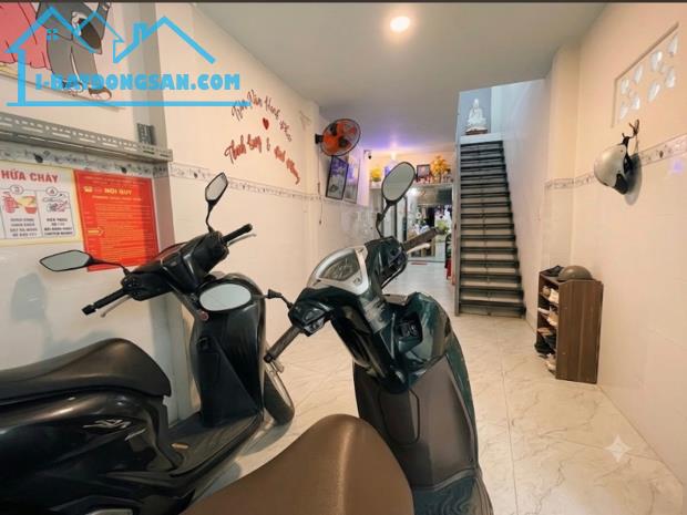 Chỉ hơn 6 tỷ, diện tích 55m²(3.5x16) ngay Bình Thạnh gần nhà thờ Hàng Xanh, nhà Nở hậu