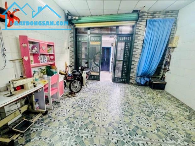 Nhà Tân Phú - Vườn Lài, 3 tầng - ở ngay - ngang 5m - dài 17 - hơn 6 tỷ