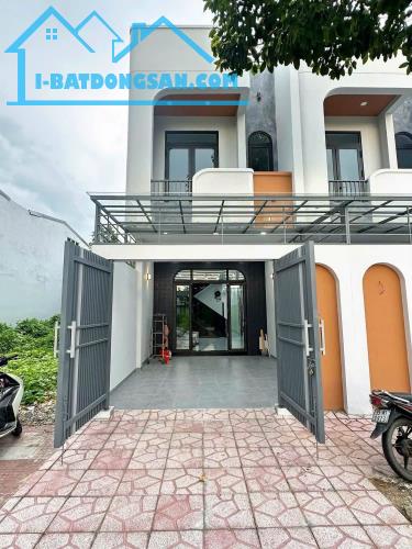 Bán nhà 1 trệt 1 lầu -(4,5x25m) gần trường đại học Văn Hiến Bình Chánh Giá 1 Tỷ 190Tr