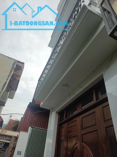 BÁN NHÀ THỊ TRẤN PHÙNG – 42M² – 5 TẦNG giá 5.6 tỷ mới tinh , lô góc