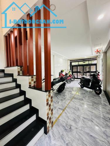 Nhà Tân Phú - Vườn Lài, 3 tầng - ở ngay - ngang hơn 4m- dài gần 18m – hơn 8 tỷ.