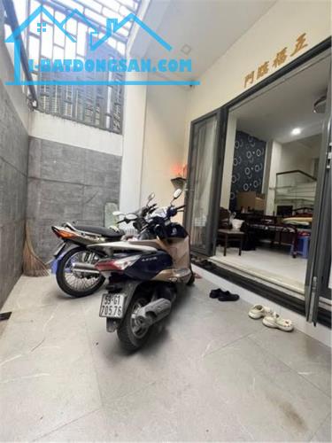 TRUNG TÂM QUẬN 10 – VÀI BƯỚC RA MẶT TIỀN NGUYỄN DUY DƯƠNG.