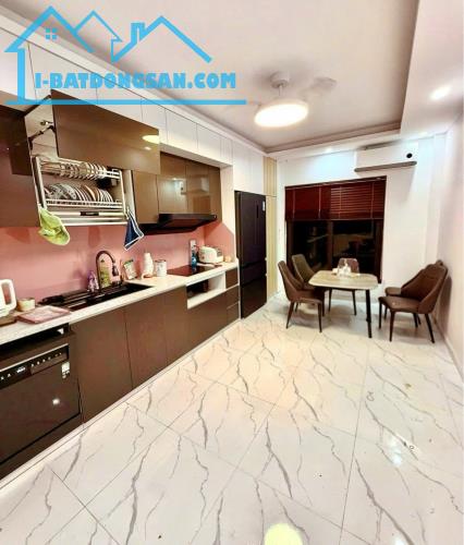 BÁN NHÀ PHỐ ĐẠI TỪ, 35M2, 6 TẦNG, THANG MÁY, NHỈNH 8 TỶ TÍ.