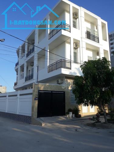 Bán căn hộ dịch vụ view sông Gò Dưa cách Phạm Văn Đồng 400m