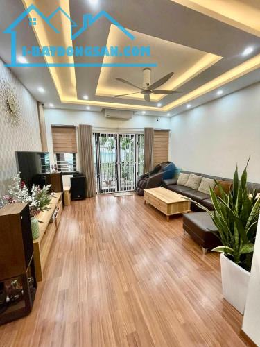 BÁN GẤP NHÀ NGÕ 99 ÁI MỘ- BỒ ĐỀ - LONG BIÊN, 75M x 5T, FULL ĐỒ, GARA ÔTÔ, GẦN HỒ. 19 TỶ