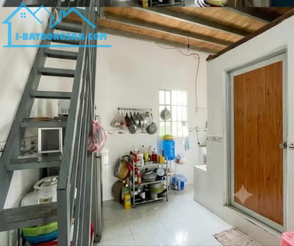 Nhà giá rẻ, sổ hồng riêng đường bê tông, 4x10 ( 40m2) ngay Đức Hòa Đông, giá 930tr