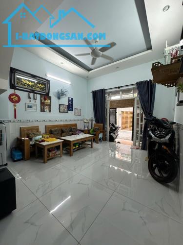 ĐÌNH PHONG PHÚ - 56m2 - 2 TẦNG - KHU ĐỒNG BỘ HẺM XE HƠI VÀO - 5.6T
