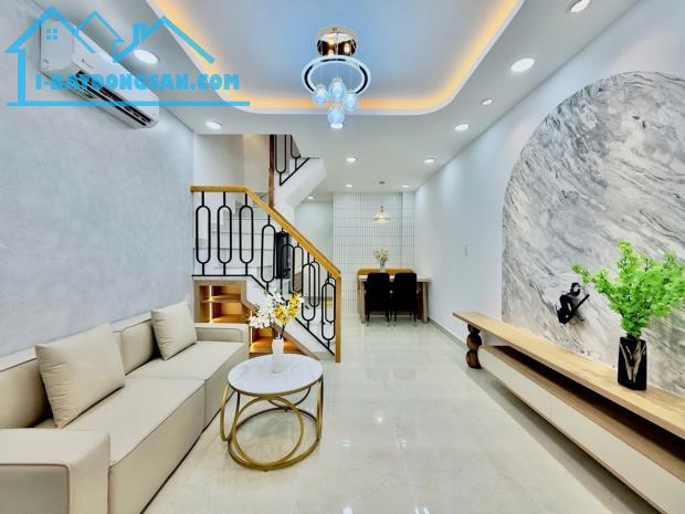 Giảm 200tr còn 5.05 tỷ Nhà Bình Thạnh 3 tầng , diện tích 24m² , 20m ra HXH