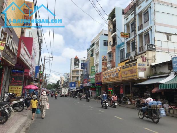Bán nhà MTKD Tân Hương (ngay Độc Lập ) - DT : 12(14)x45m - cấp 4 - Giá : 77 tỷ TL