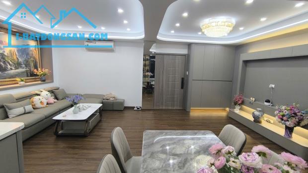 Bán căn hộ 4PN, Tòa Mễ Trì Hạ, 120m2, góc, nhà đẹp- Giá 7,9 tỷ. 0975118822