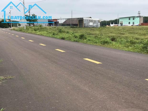 KẸT TIỀN BÁN GẤP LÔ ĐẤT 600M2 NGAY TTHC CHƠN THÀNH- KCN BECAMEX GIÁ 680TR