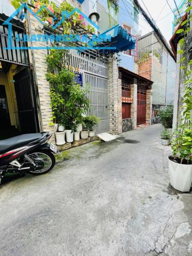 TRUNG TÂM QUẬN 10 – HẺM 3 GÁC – 42M² – 4 TẦNG – 5PN.