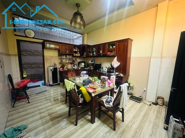 Bán nhà đường Hiệp Bình Thủ Đức 97m2, xe hơi đỗ trong sân, đường 10m có vỉa hè, giá 13 tỷ
