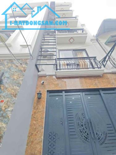 Bán nhà 8 tầng phố Xuân La , diện tích 65m2,giá 18 tỷ
