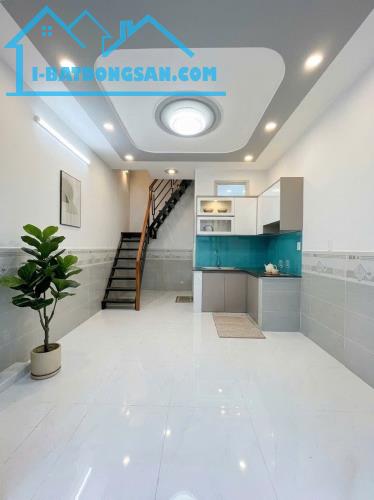 Nhà Tân Bình - Lạc Long Quân, 3 tầng - ở ngay - ngang gần 4m - 54m2 - hơn 3 tỷ.