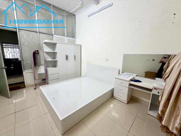 Căn nhà 2,5 tầng tại Hàng Kênh, ngõ nông, sân trước rộng 3m giá chỉ 1tỷ8