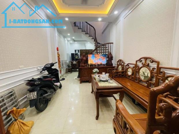 BÁN NHÀ GẦN PHỐ TÂN MAI – NGUYỄN CHÍNH, 4 TẦNG x 40M2 NỞ HẬU, GẦN MẶT NGÕ Ô TÔ THÔNG.