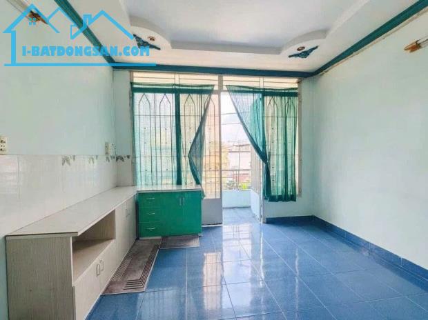 Nhà Tân Phú – Thoại Ngọc Hầu, 3 tầng - ở ngay – KD - ngang 4m – dài 18m – hơn 8 tỷ