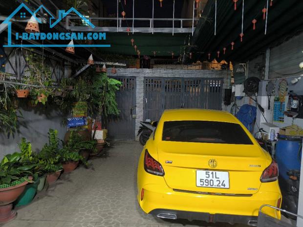 Bán nhà bên sông Phạm Văn Đồng, Gigamall - DT 6x27 - có PN trệt, gara ô tô - giá 21 tỷ