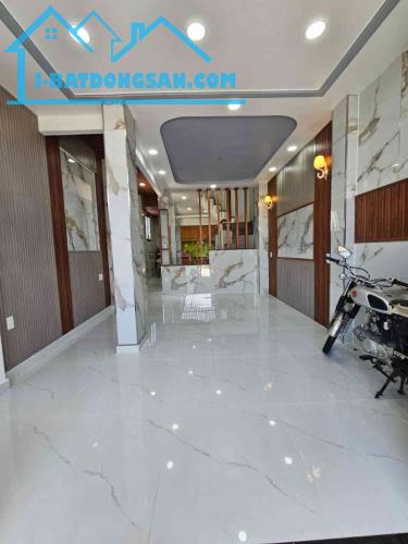 NHỈNH 5 TỎI - DT 49M2 - 4X12.5m - HẺM 6M XE HƠI - 4TẦNG - 5PN,4WC - CHIẾN LƯỢC - QUẬN