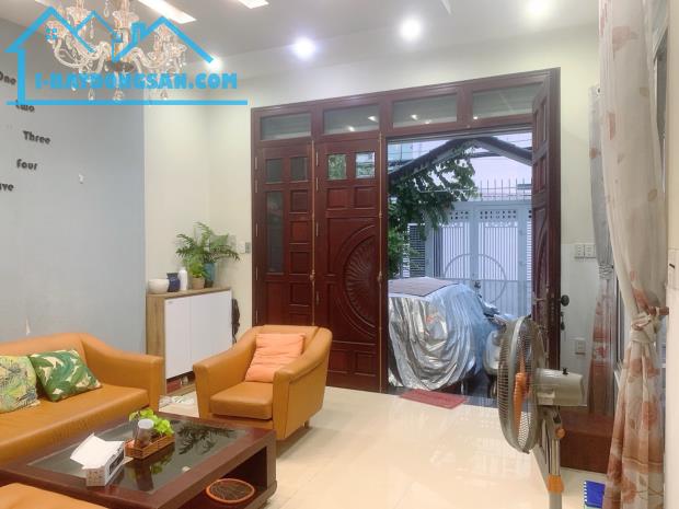 Bán Biệt thự bên sông Phạm Văn Đồng, Gigamall - DT 6x17 - 5 tầng sân ô tô - giá 16.6 tỷ
