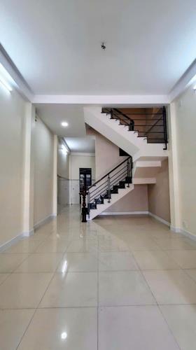 Nhà Tân Bình – Lạc Long Quân, 3 tầng - ở ngay - ngang 4m – dài gần 14m - hơn 7 tỷ.