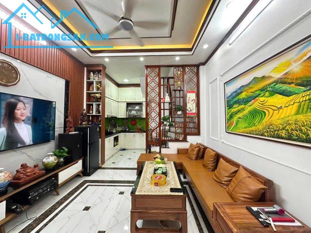 BÁN NHÀ GẦN PHỐ BẠCH MAI – HAI BÀ TRƯNG RẤT GẦN ĐƯỜNG Ô TÔ, NGÕ THÔNG, NHÀ ĐẸP 5 TẦNG.