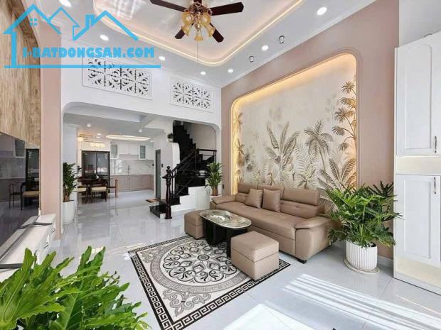 Siêu hiếm! 4PN.(5.3x13m), Hẻm xe hơi - 3 Tầng - Tân Phú chỉ 6.3 Tỷ