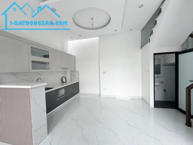 Nhà 4 tầng 40,9m², MT 6m, gần chợ Sở Dầu Hồng Bàng, ô tô thuận tiện