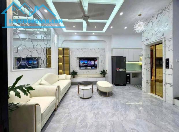 Nhà đẹp Đê La Thành-33m2x6t-Mt 6m-Full Nội thất-Thang máy-Lh 0976767455.