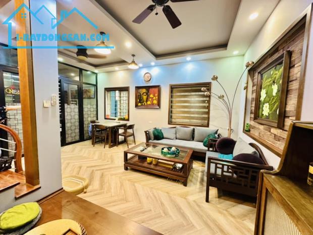 BÁN NHÀ PHỐ ĐÔNG TÁC – ĐỐNG ĐA GẦN VINCOM PHẠM NGỌC THẠCH, 4 TẦNG LÔ GÓC, NỘI THẤT ĐẸP.