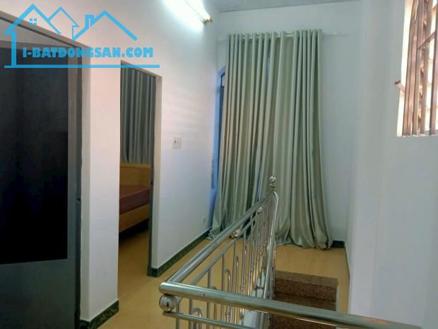 Chỉ 1 tỷ 500 Bán nhà 2 tầng xây kiên cố ngay trung tâm cạnh Chợ Phương Sài,cách biển 1,3km