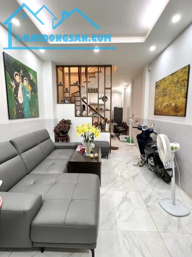 Nhà Đẹp Kim Mã – Ba Đình 38m2, 5 tầng, MT 6m