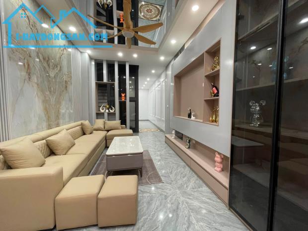 CẦN BÁN GẤP NHÀ KHƯƠNG TRUNG THANH XUÂN 50m2, 5 TẦNG MẶT TIỀN 4m GIÁ 13.9 TỶ