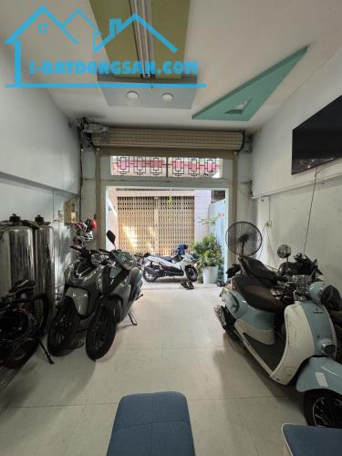 Nhà Trịnh Đình Trọng 3 tầng 64m² hẻm 4m sầm uất, đủ tiện ích, giao thông thuận tiện, 6 tỷ.