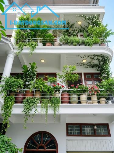 Biệt thự 132 m2 phố Hoàng Văn Thái, cách đường vành đai 2.5 chỉ 100m, 2 mặt thoáng, view hồ Đầm Hồng