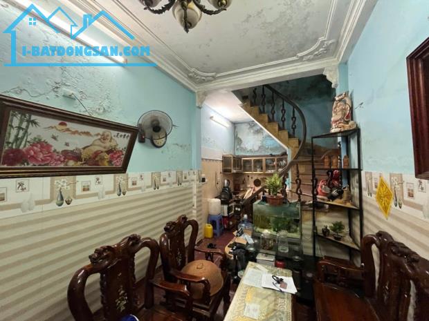 Trả nợ Ngân hàng, bán gấp nhà Lĩnh Nam 25m2x4t, mt 4m- 3.98 tỷ. LH 0976767455