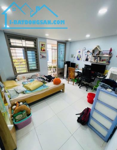 Nhà đẹp 2 tầng ở ngay TÂY THẠNH 40m² HẺM XE HƠI đổ cửa giá chỉ 5Đ nhỏ
