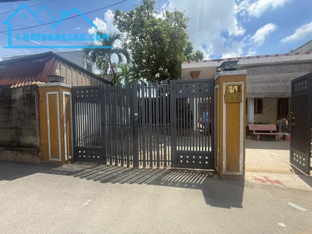Bán đất sổ hồng riêng 1/trưng nữ vương,khu phố 6,xã hóc môn đường xe hơi diện tích 137m