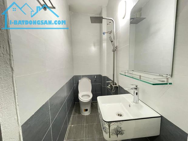 BÁN NHÀ MỚI 5 TẦNG PHỐ TÂN MAI, NGÕ THÔNG GẦN ĐƯỜNG Ô TÔ, CHỈ HƠN 8 TỶ CÓ TL.